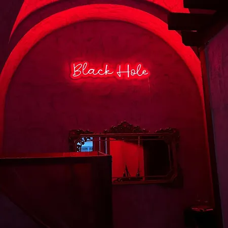 بيت للعطل Black Hole كاتانيا