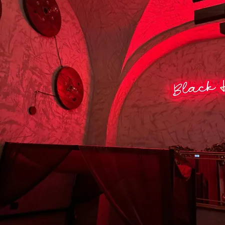 Black Hole بيت للعطل *